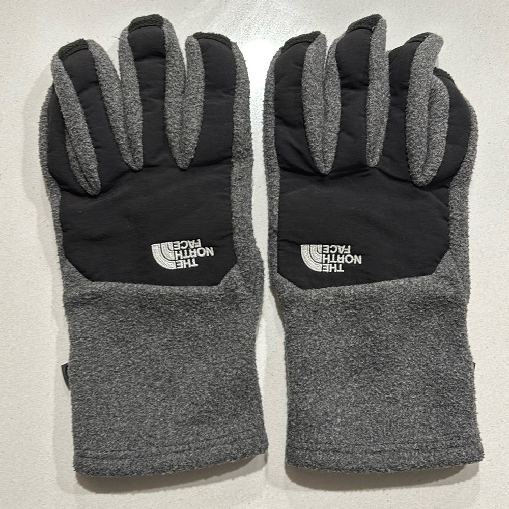 The north face men’s ur winter gloves 
New without tags, worn 2-3 times.